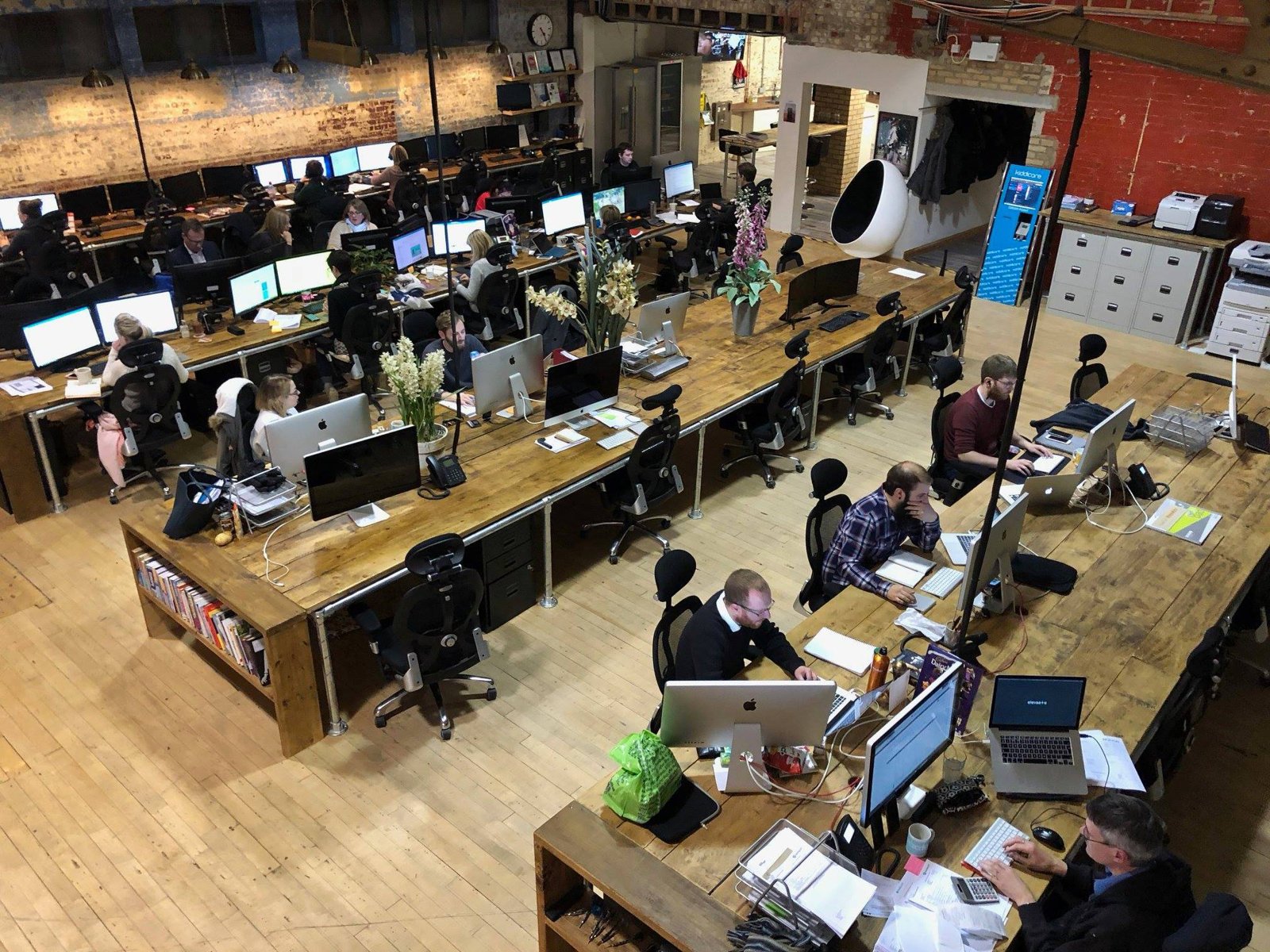 Haatch Desks - Truly Irresistible Co-Working